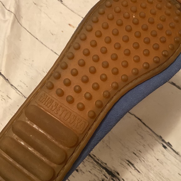 EUC Minnetonka Kilty hard sole moccasins 10 pale blue with tassels - Picture 2 of 4